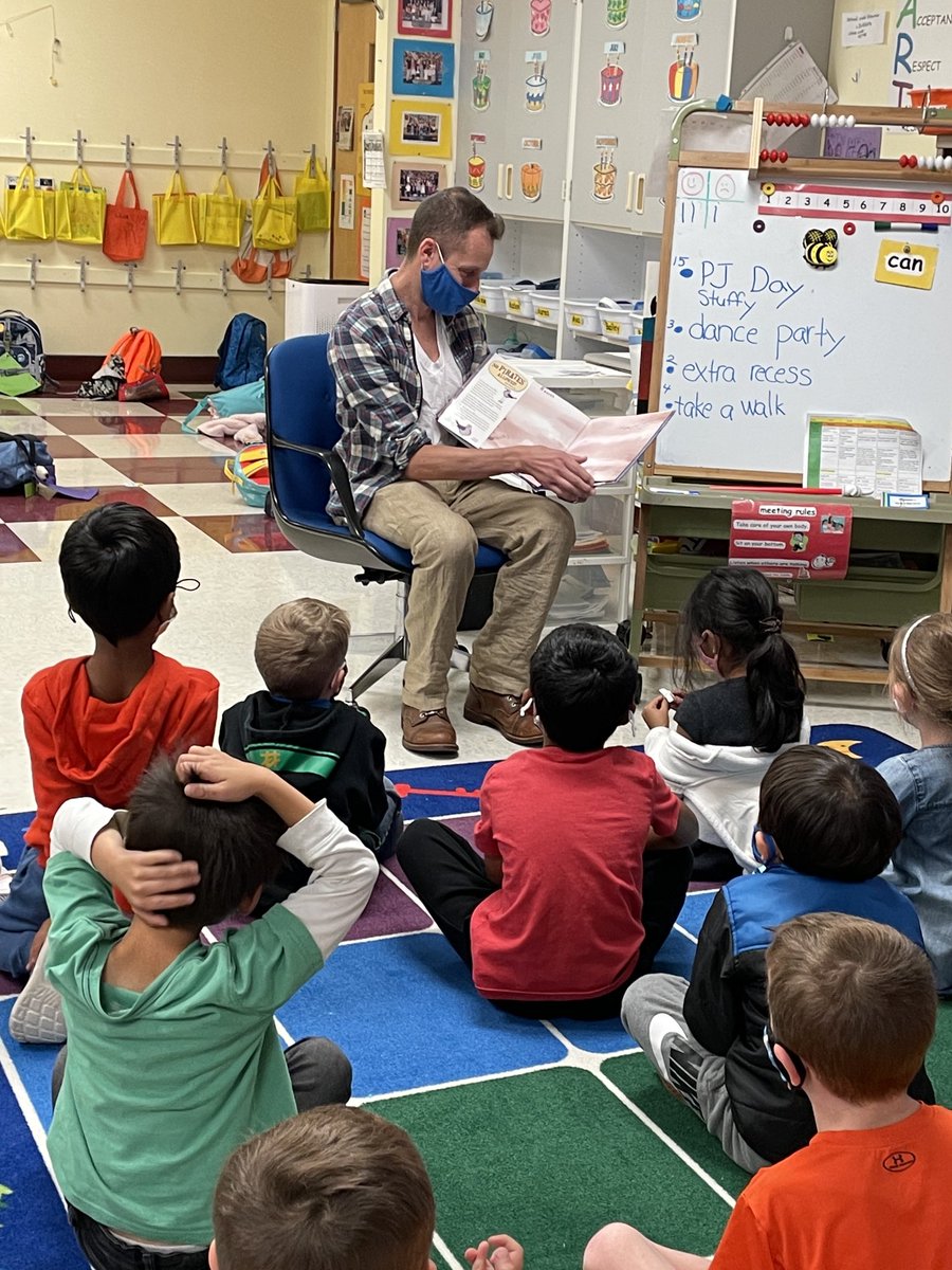 michellebarth2's tweet photo. Thank you Nr. Doane for being our first Mystery Reader! We loved the story you picked out for us❤️#shakeypride #tigerpride https://t.co/csxwBacKlt