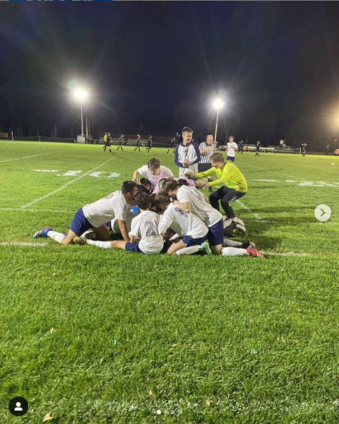 AquinasAcademy_'s tweet photo. John Paul Calvino &amp; Jake Likoudis each scored in regulation to send the boys to OT  2-2 w/ Riverview last night. Tommy Quinn set up Ethan Atta, who shot and scored 40 seconds into the extra frame for a 3-2 win!
#ProudOfOurAquinasStudentAthletes ⚽️💯
📸: AqSoccer on Instagram https://t.co/1nlGNnUYrg