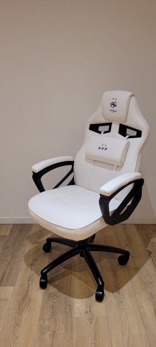 VBrumath's tweet image. Nouvelle chaise Gaming "KÖNIX" spéciale équipe de France !!! Disponible très bientôt dans votre boutique VR Game 🎮