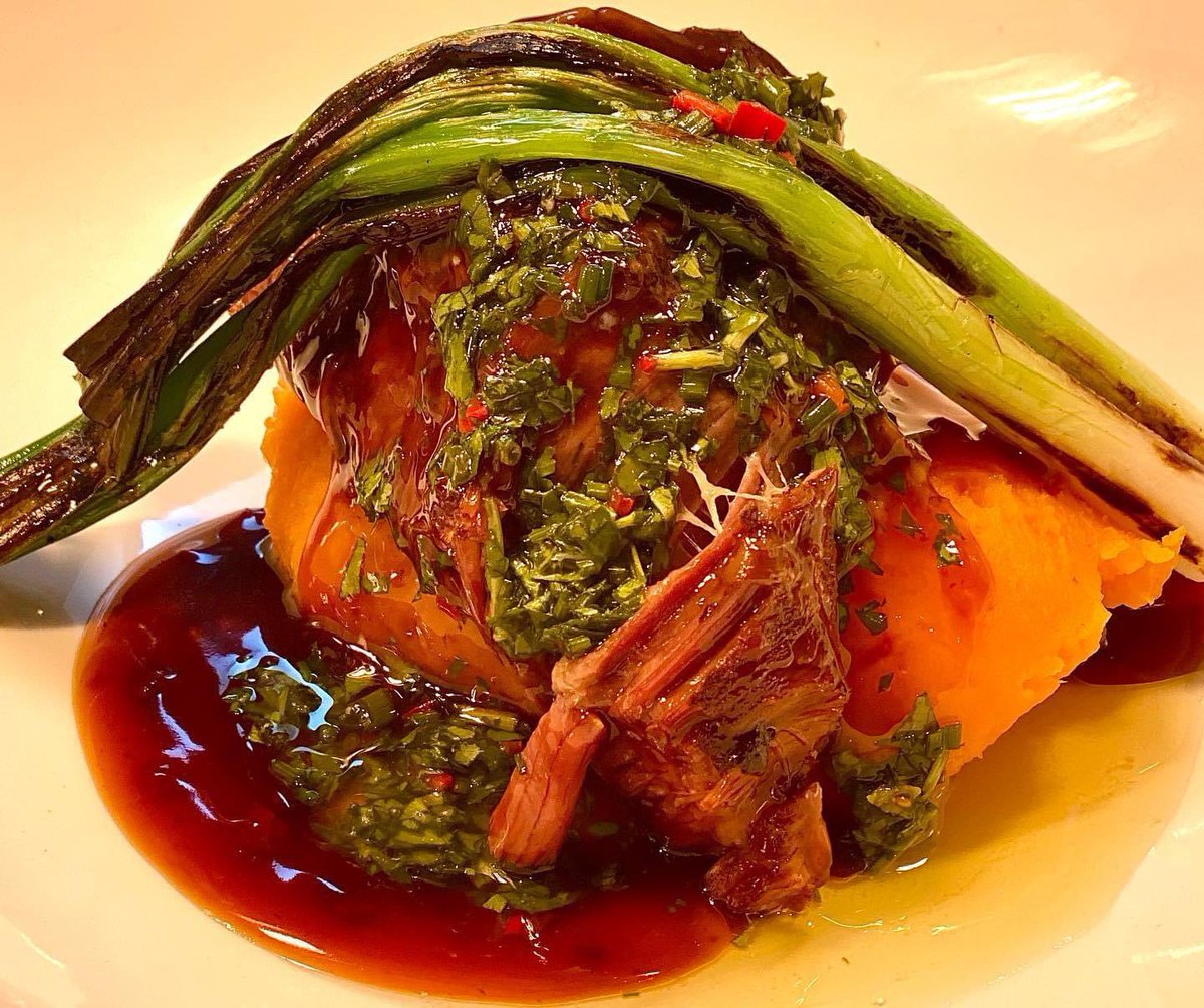 LiamRudden's tweet photo. There’s a new Autumn menu at @DineEdinburgh and I’m telling you, this has my name on it -
slow braised ox cheek, chipotle and cinnamon, sweet potato purée, burnt leeks and chimichurri sauce.
#marketmenu #Edinburgh #FoodGloriousFood https://t.co/avhPtvxsoS