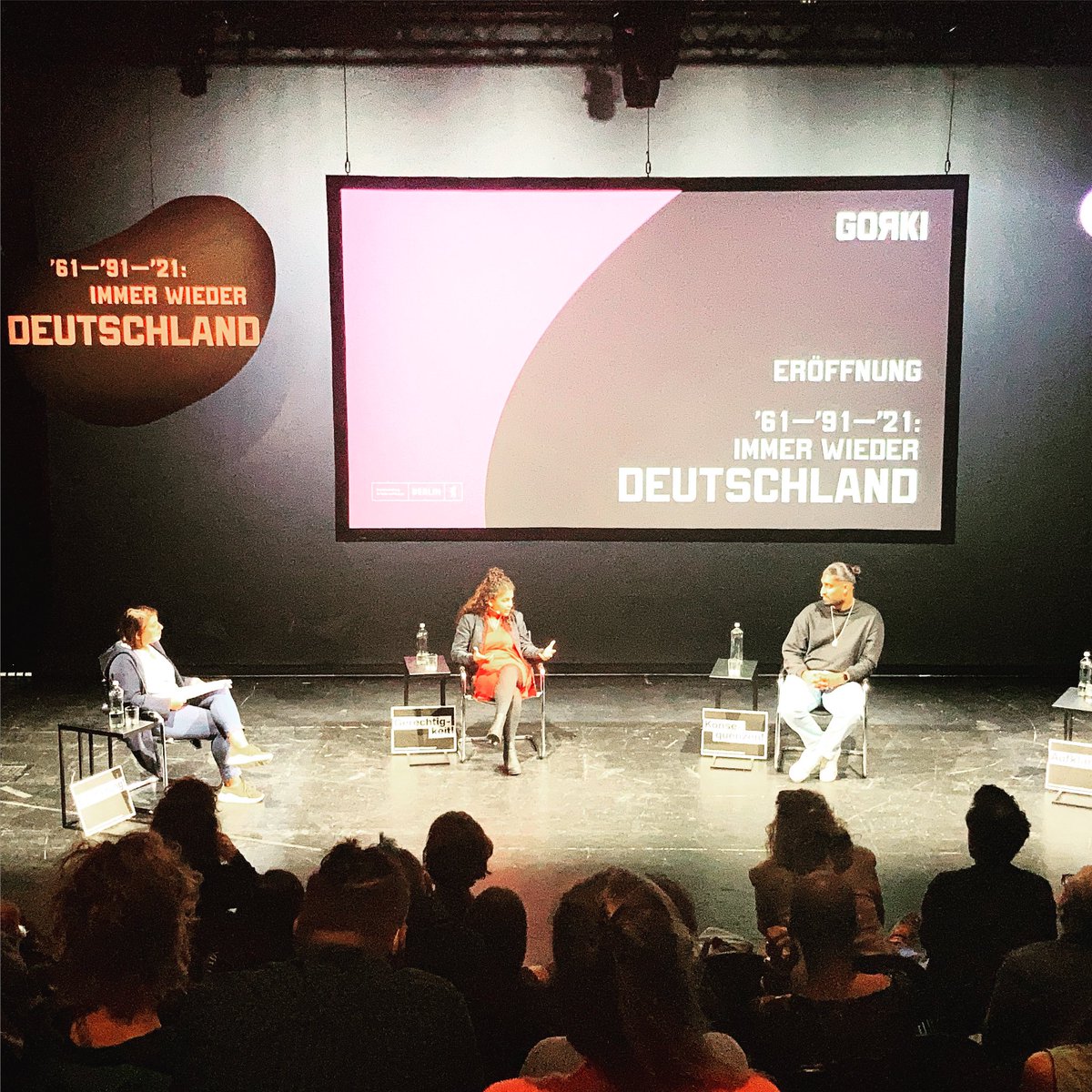 offener_prozess's tweet photo. „Die Geschichten der Betroffen müssen gehört werden, nicht die der Täter!“ #saytheirnames #offenerprozess #nsutribunal @KTheaterprojekt @gorkitheater https://t.co/0FxUOuZXyW