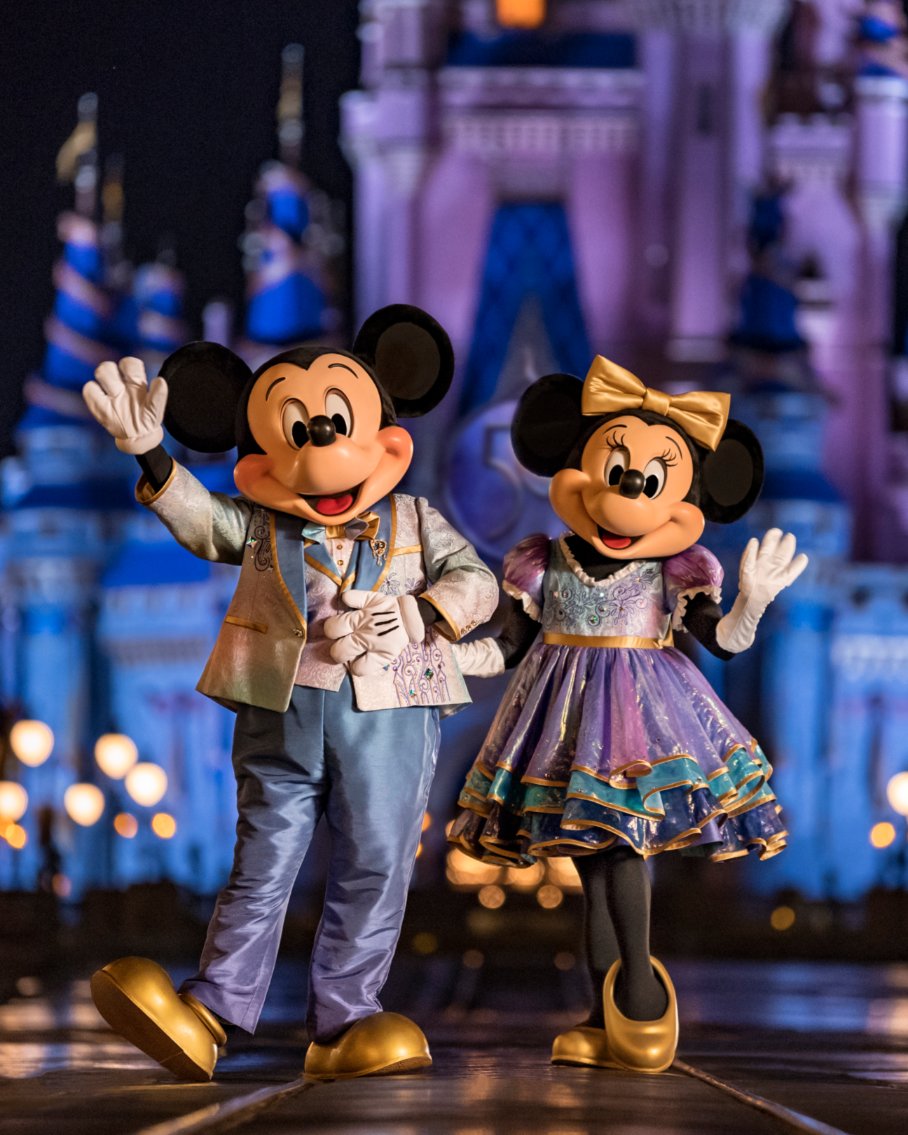 Disney's tweet photo. ✨ The World’s Most Magical Celebration ✨ begins today at @WaltDisneyWorld! Mickey and Minnie are ready to celebrate! #DisneyWorld50 https://t.co/MSX4iefj94
