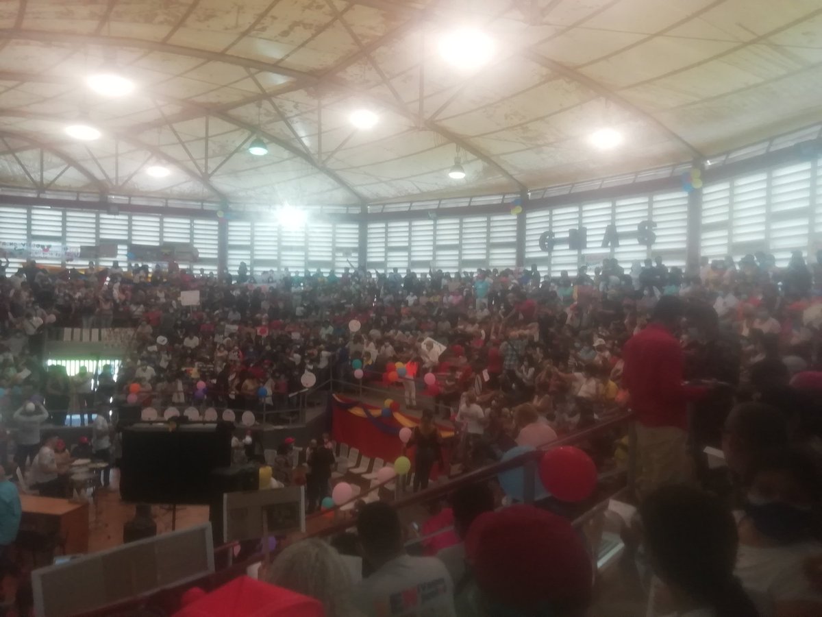 aranero4's tweet photo. #SoyComunicadorClap presente clap el arañero en el encuentro político con nuestro próximo gobernador @FreddyBernal y siempre apoyando la revolución leales siempre traidores nunca venceremos camarada https://t.co/rsU2qYE0NI