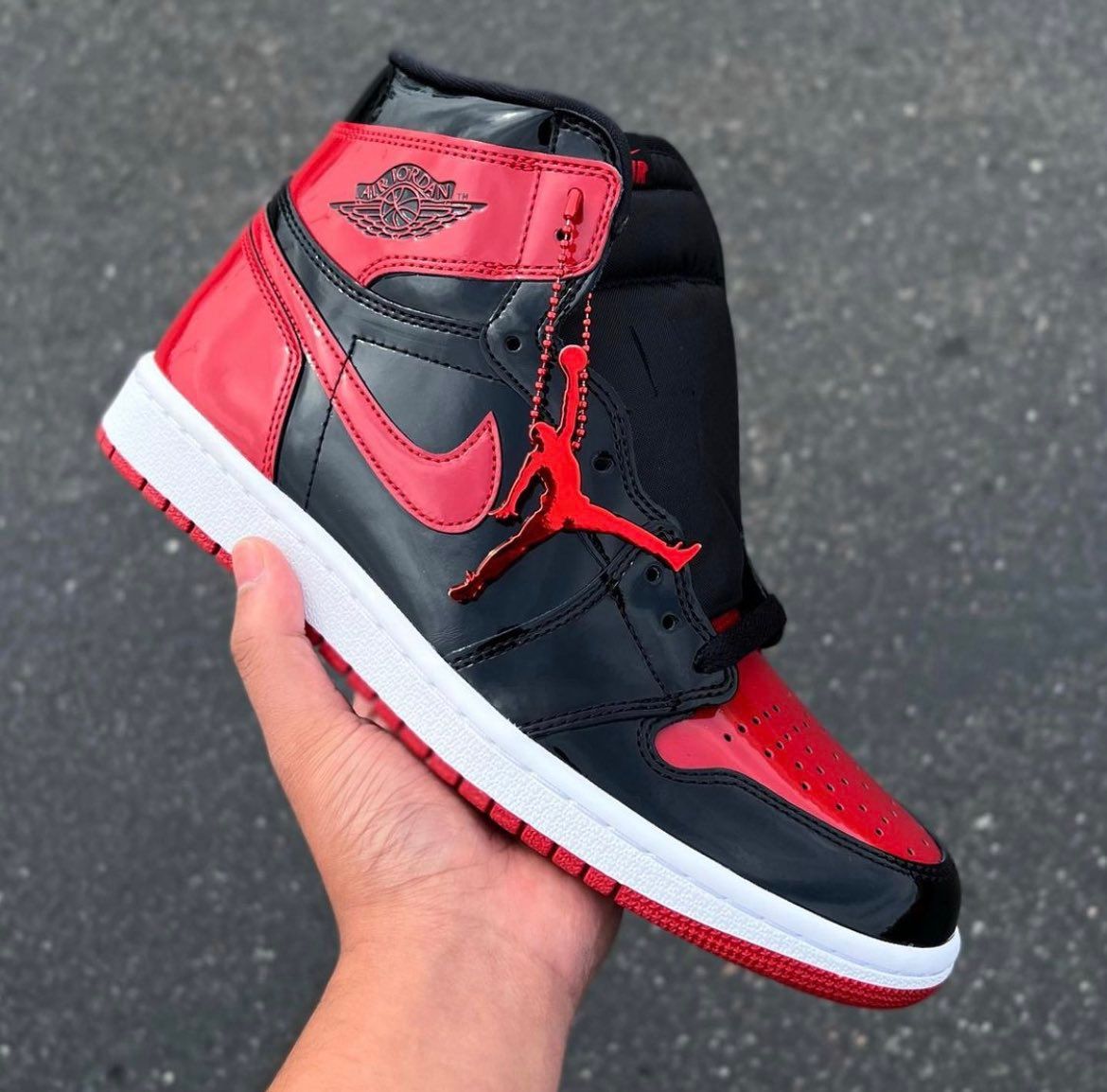 JustFreshKicks's tweet photo. Air Jordan 1 High "Bred Patent" 

📅 December 30th https://t.co/yqGjaXRabI