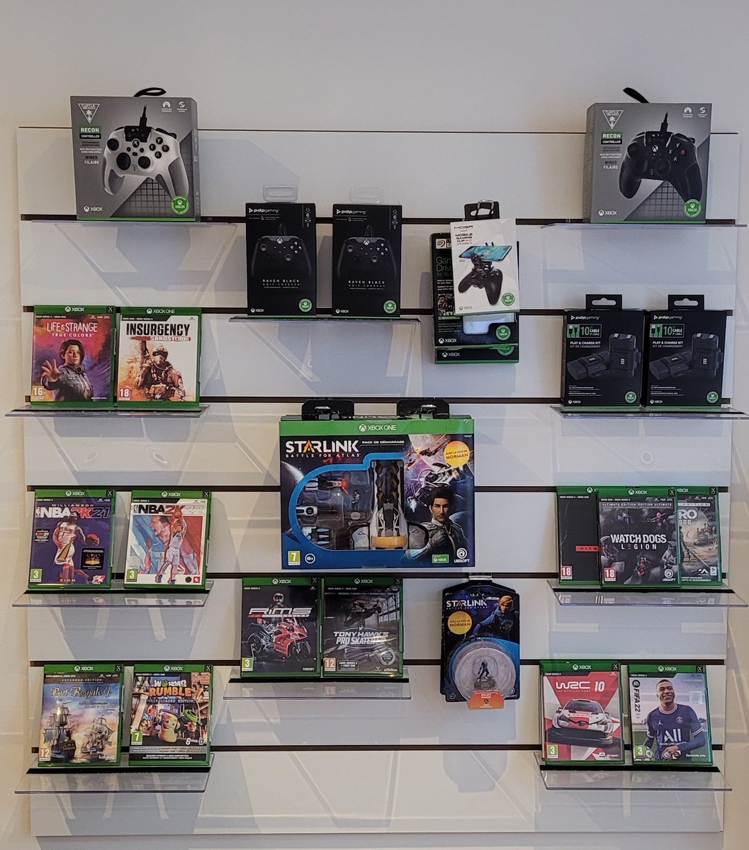 VBrumath's tweet image. Rayon Xbox actuel dans votre boutique, n'hésitez pas à y jeter un coup d'œil 😉 FIFA 22 est disponible ⚽️ !!!