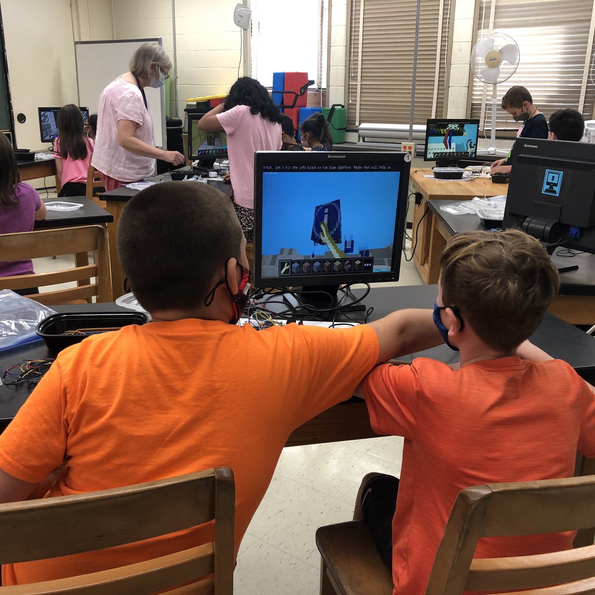 rkfryanrdTech's tweet photo. With some modifications and recycling used monitors we are using @StartWithPiper in the TechKnowledgeY Lab! Ms Desmond’s 4th grade is learning about creating circuits digitally and physically! @Tech_Rocky @techmolly @john_provost @NPSDistrict https://t.co/bq23uhr8Pf