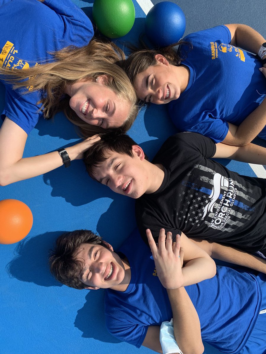 Janineneno's tweet photo. @DSmithCSHS THAT FRIDAY FEEL @SandburgHS @SandburgPE #brothers https://t.co/yVALLZZnnO