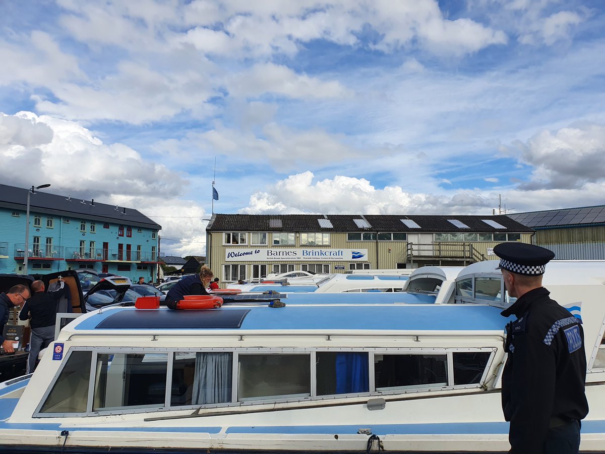 We've been promoting the Fantastic Free Broads Boating <a href="/Aweigh_App/">Aweigh</a> to all the weekend  guests we greeted today -
Loads of useful info including location app <a href="/what3words/">what3words</a> 
<a href="/HerbertWoods/">Herbert Woods</a> <a href="/broadsholidays/">Barnes Brinkcraft</a> <a href="/BroadsBoating/">Richardson's Holidays</a> 
#WaterSafety
Nathan Martin &amp; Paul
⚓👨‍✈️ <a href="/NorfolkPolice/">Norfolk Police</a>