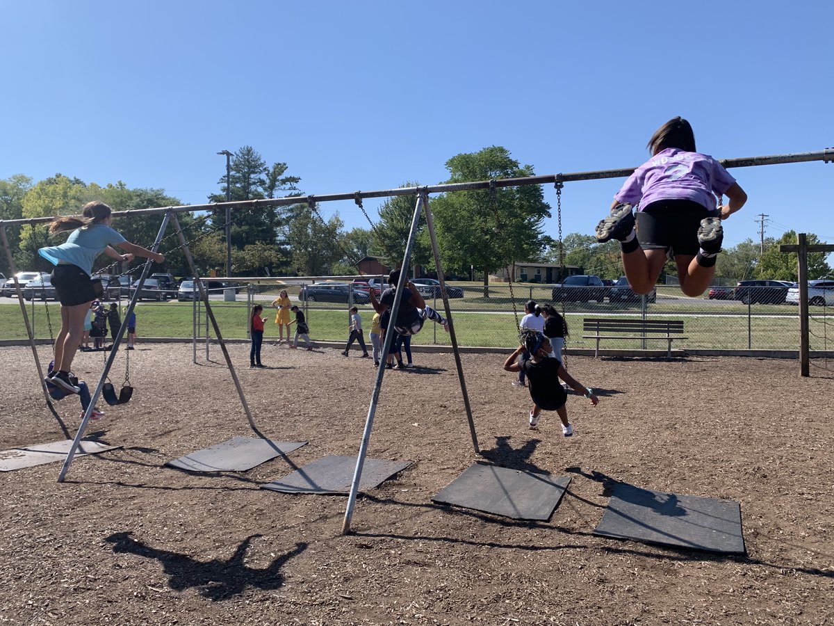 cpsfinearts's tweet photo. What a privilege to support our educators. Each day is an adventure and this brought so much joy! I set a 1 photograph challenge for the @cpsfinearts team. In one picture #delight, here is my photo. Swinging, at the peak just before coming back down #experiencecreativity https://t.co/Rf0fMsLKGV