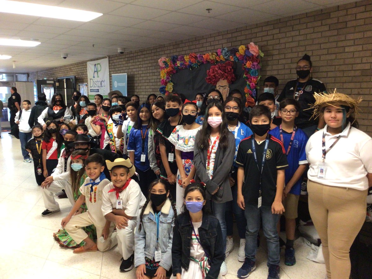 #HispanicHeritage Pride with our Travis <a href="/IrvingISD/">Irving ISD</a> Bobcats!
#myIrvingISD