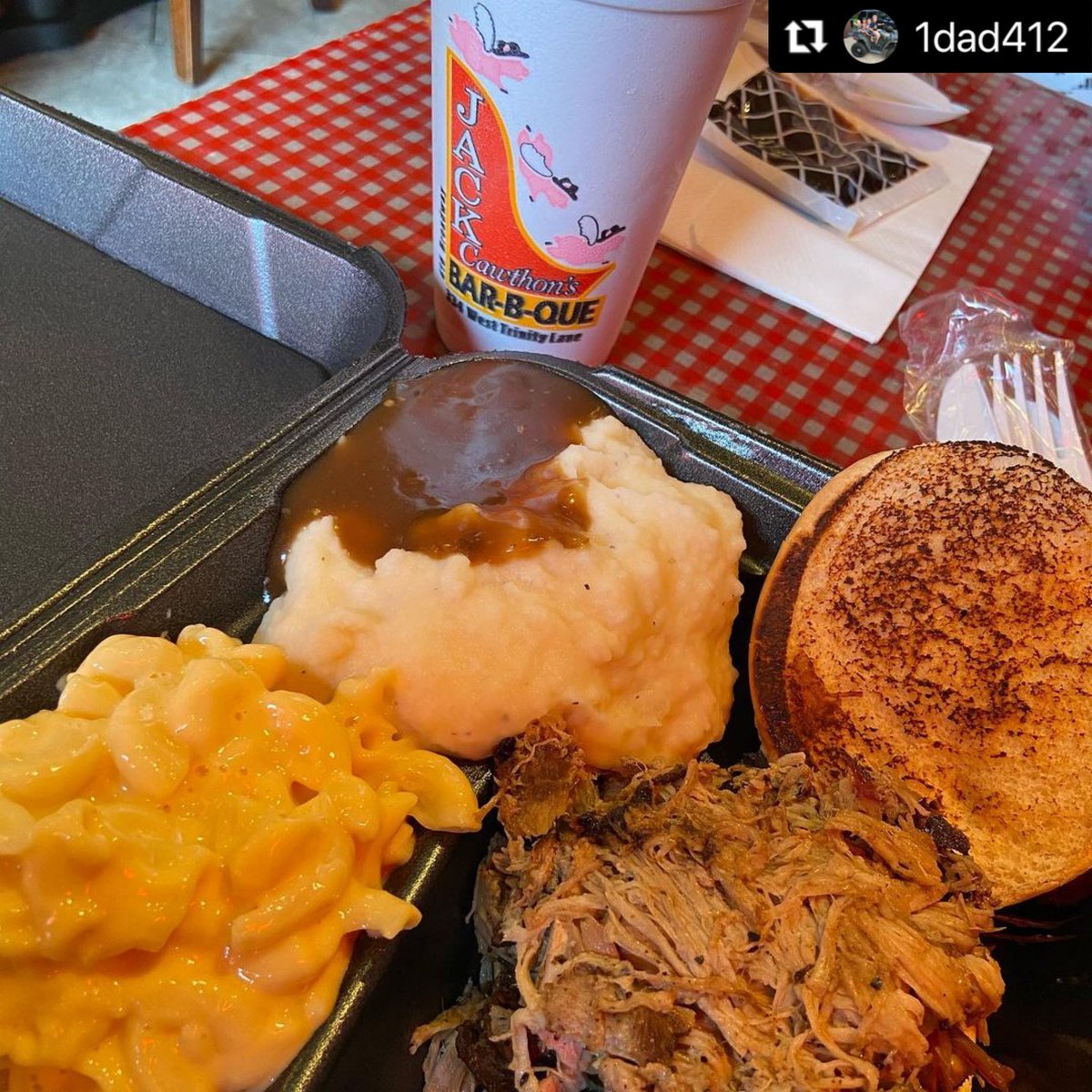 jacksbarbque's tweet photo. Happy #FanFriday from Jack’s!
.
.
.
#jacksbarbque #nashville #tennessee #foodie #foodies #weekend #jacksbbq #friday #jacksbbqnashville #bbq #bewleypits #foodiesofinstagram #nasvillefoodie https://t.co/W9jX2nkKeG