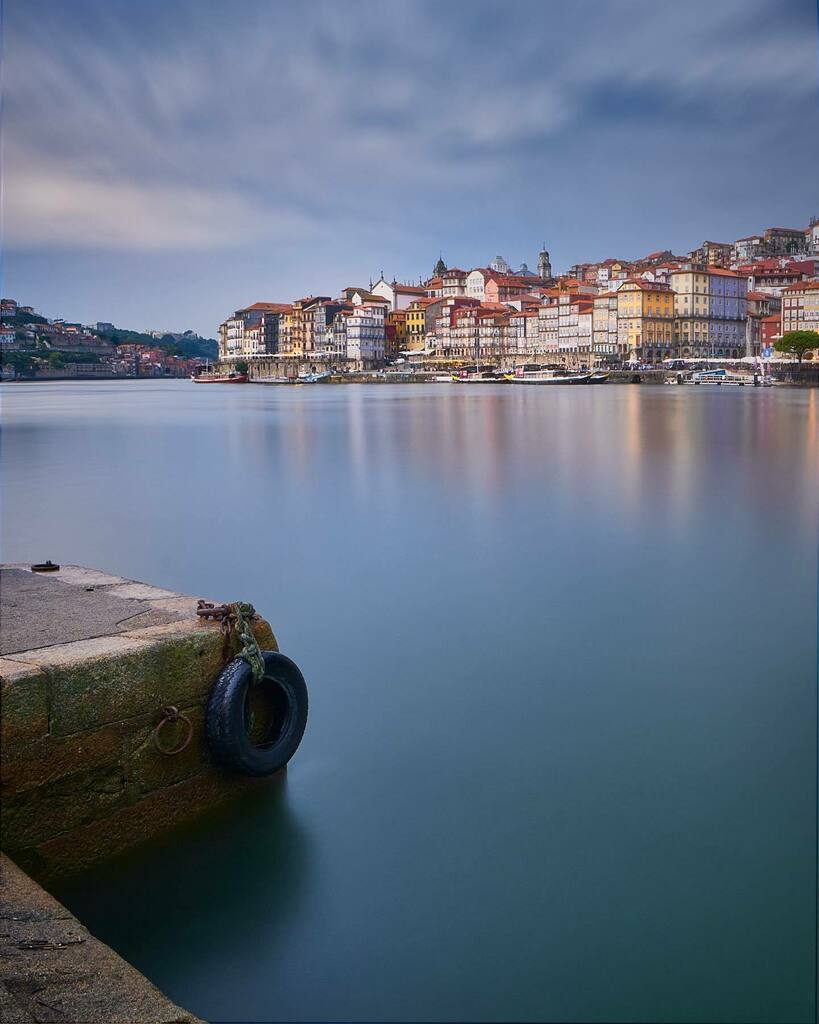 #oporto #oportoportugal #douro #douroriver #porto #river #desdelaorilla #rainday #cloudy #loveporto #fuji #fujifilm #fujifilmxt3 #fujinon1655mm #tripwithfriends instagr.am/p/CUfxhY6Mw64/