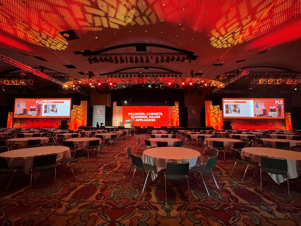 Here's a peek into how our week's been. We love the variety of events we get to produce with our partners! Check out l8r.it/4SxC for more! 

#appreciationpost #clientselfie #clientappreciation #spotlightfridays #eventdesign #eventproduction #cbus #indy #barthaav