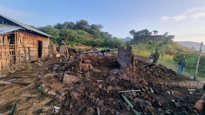 SuleimanAbdell7's tweet photo. ሦስተኛ መልዕክት shocked w/n meddlers expelled. Not when Hundreds aid trucks&amp; their fuels used by the TPLF to invade Amhara&amp; Afar. Not when TPLF massacred men, women&amp; children with impunity. Not when rebels snatched high energy foods from the vulnerable.Shame #HandsoffEthiopia https://t.co/4JtkZlNd4L