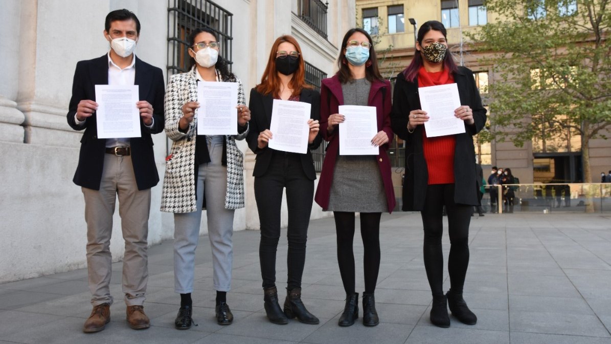EmiliaRiosS's tweet image. No es el momento de debilitar la estrategia TTA, sino de fortalecerla. 
La pandemia no ha terminado y el gobierno toma una decisión arbitraria al quitarle recursos a la Atención Primaria de Salud, el pilar de la contención de la pandemia. Solicitamos revertir esta medida.