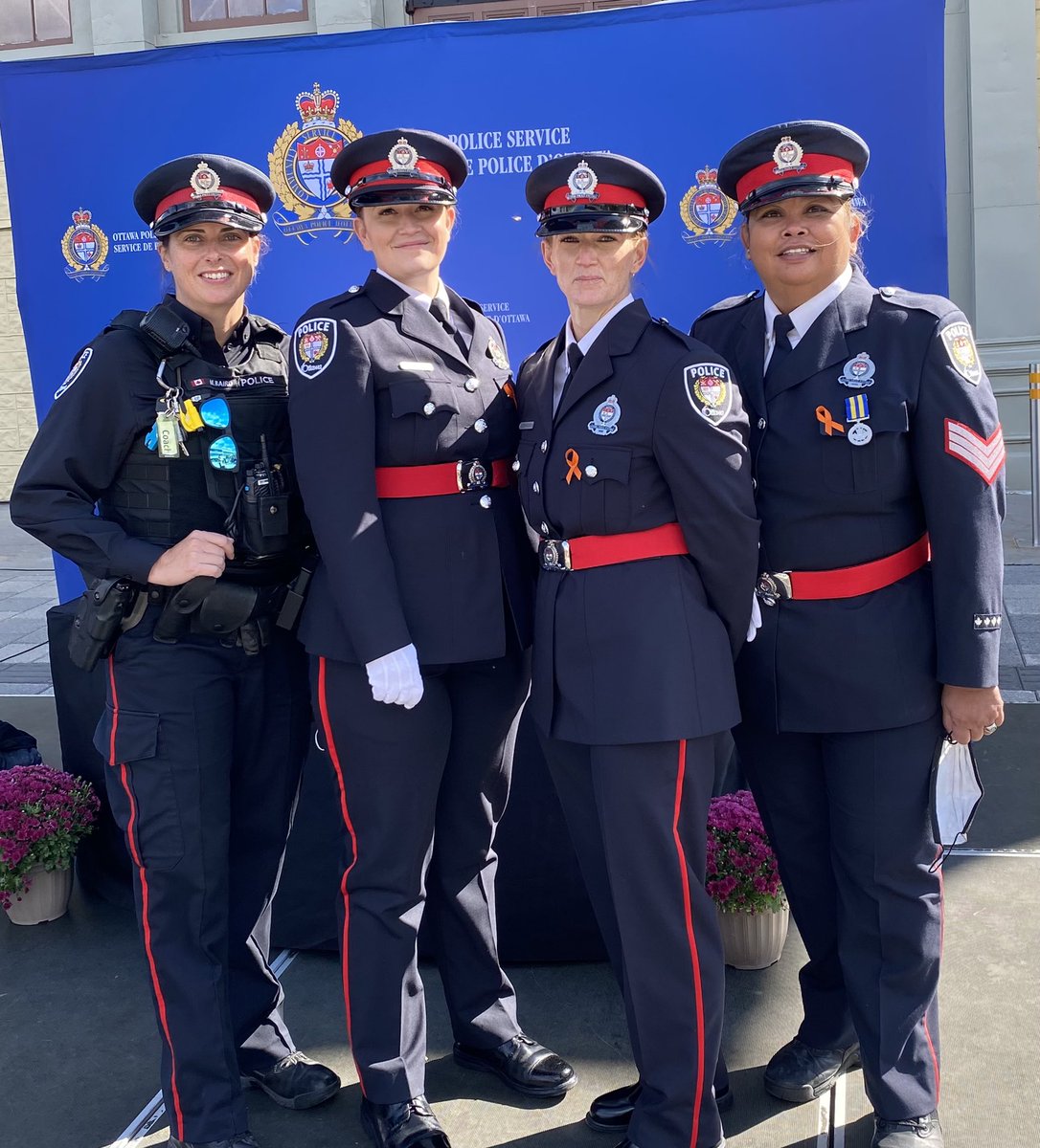 SgtOnPatrol's tweet photo. When I started policing over 29 yrs ago I was the ONLY female on my platoon! Today, I was proud to watch 2 of our new (female) recruits receive their badges (currently, we have SEVEN women on my platoon &amp; one is a Coach Officer!) #girlpower @trish_fergusonp https://t.co/jNW6t5Ztdy