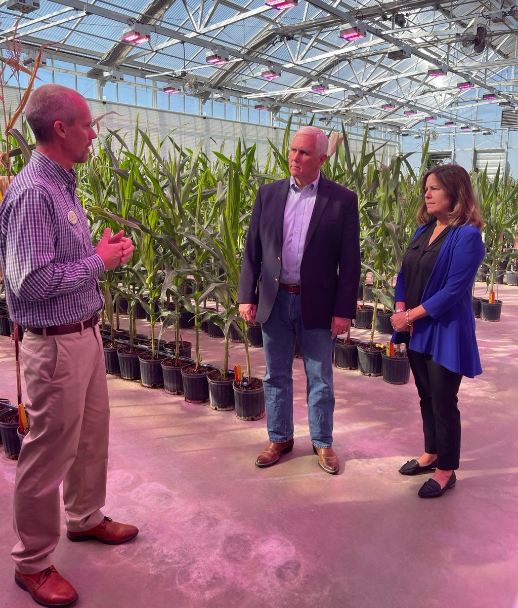 Mike_Pence's tweet photo. One of the great things about @KarenPence and I being back home in Indiana is the chance to reconnect with the Indiana Agriculture community and the wonderful team at @BecksHybrids! Beck’s is a great company “Founded in Faith. Forged in America.” 🇺🇸#FarmersAtHeart #BecksHybrids https://t.co/l997Cys3kr