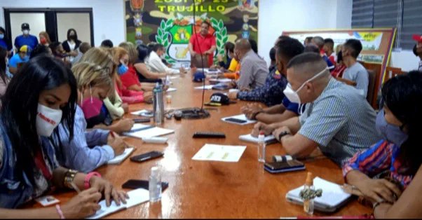 Gerardo4fPsuv's tweet photo. #Hoy sostuve un productivo encuentro con el Sistema de Misiones y Grandes Misiones, coordinamos estrategias de protección social a desarrollarse en los próximos días.

🅰️tentos!!

¡Nuestra prioridad siempre será el bienestar del pueblo! https://t.co/G8IiiSqLER