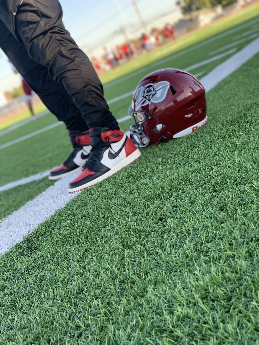 CoachThurm87's tweet photo. IMBAAAAAACK. Opening league play with the Jordan ones. #CoachKicks LETS GO SUHI. #SUHI @GoSUHiFootball https://t.co/9fjkFmdPUc