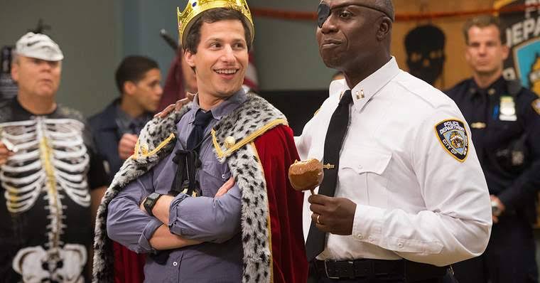 jdmnegansx's tweet photo. outubro e eu só queria participar de algum roubo de halloween igual em brooklyn 99 https://t.co/BWKyvqHzpp