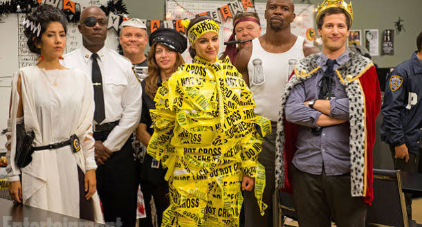 jdmnegansx's tweet photo. outubro e eu só queria participar de algum roubo de halloween igual em brooklyn 99 https://t.co/BWKyvqHzpp