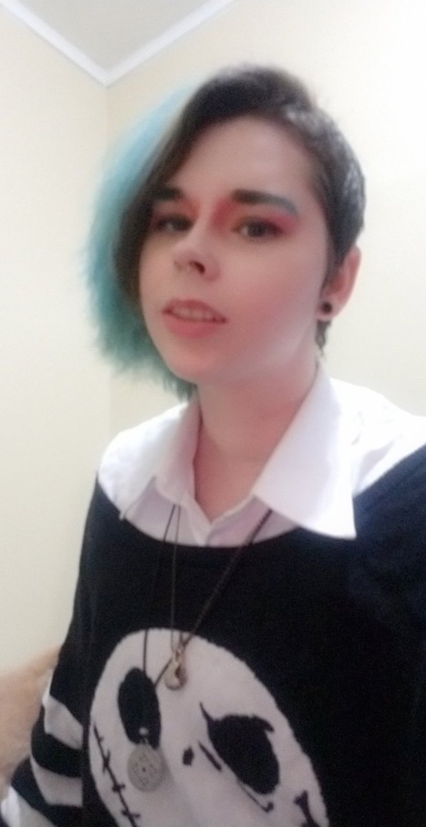 BloodDriveMC's tweet image. //tske this writer selfies while im gone for the night