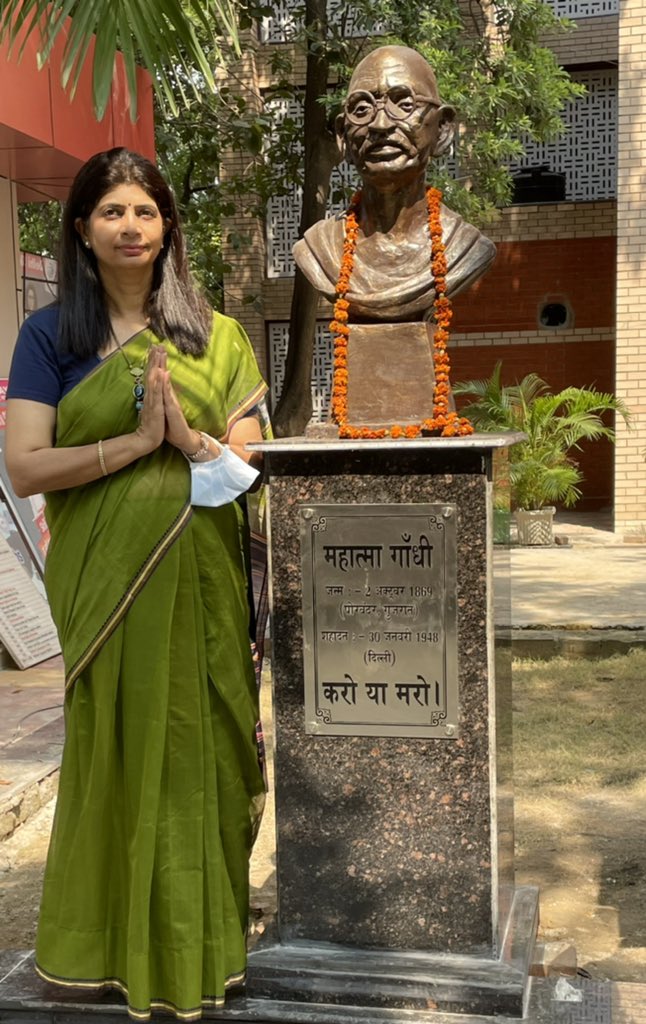 bharti_kalra's tweet photo. Today we pay our homage to the great man who taught us the meaning of Ahimsa or nonviolence. So happy to have him in Deshbhakti Park @SvRohini Sector8, a Delhi  Govt school @msisodia @uditprakash @awadhesh289 @Dir_Education https://t.co/CGSf2lFh9t