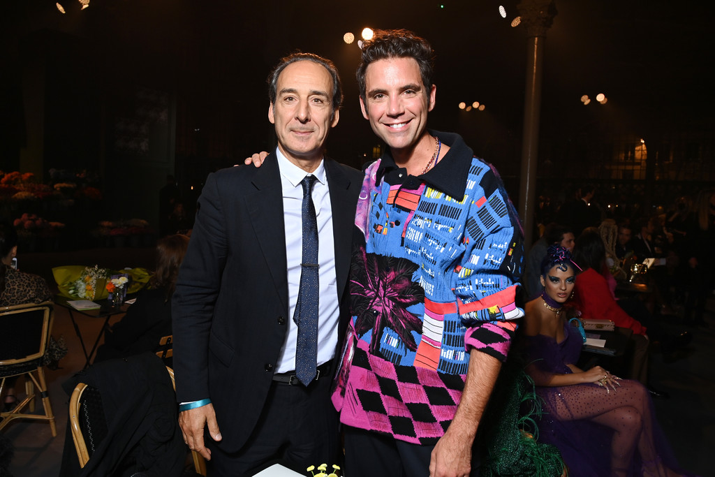 🇫🇷
#AlexandreDesplat(a French film composer and conductor) and @mikasounds attend the @MaisonValentino Womenswear S/S 2022 show as part of #ParisFashionWeek on October 01, 2021 in Paris, France.
zimbio.com/photos/Mika/GH…