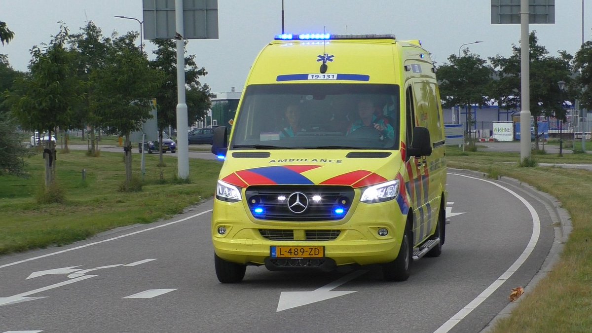 VOLGTIP!

Volg het account: <a href="/AmbulanceDl/">DL.</a> voor foto's van het mooiste Ambulance wagenpark van onze prachtige provincie!

Help hem even naar de 1k!

#1k #Twitter #ambulance #zorgsaam #ziekenwagen #Zeeland #OOV #dutch #Netherlands