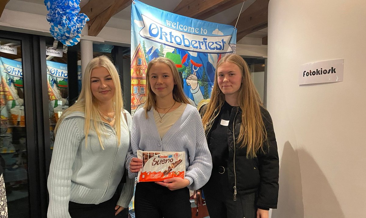 Winners of the ‘Kneipenquiz’ at Radley college! #DGSMFL