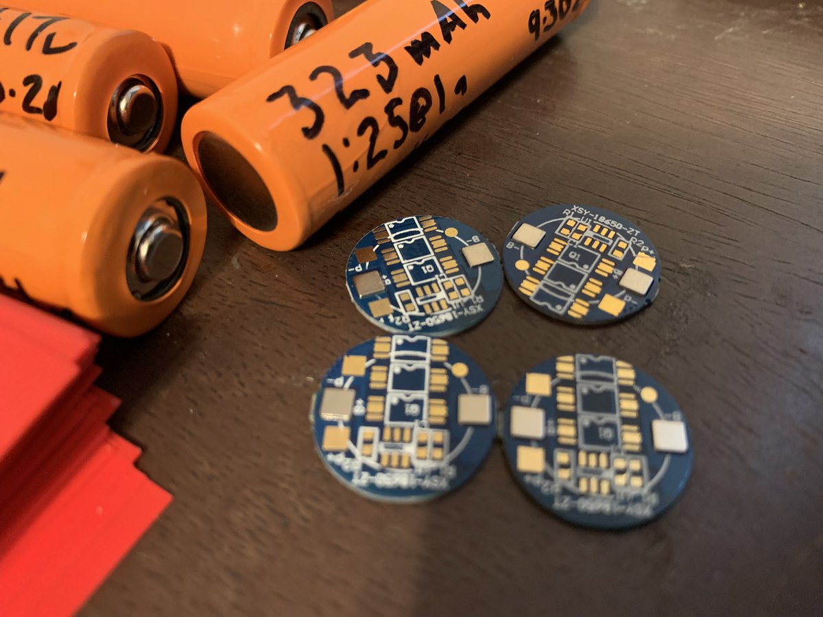 CorgiTeddy's tweet image. Why do UltraFire 18650 batteries have empty PCB boards at the bottom? Doesn’t this add unnecessary costs to the scam?