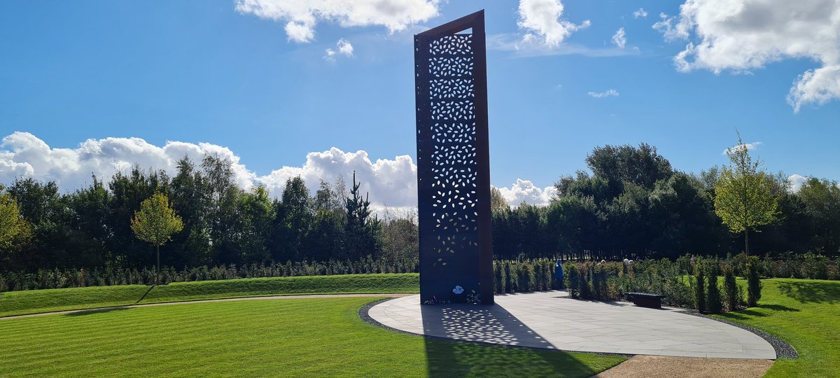 an2003dy's tweet photo. @JoFarrar_UK @MoJGovUK what are your intentions in regards to improving the appalling state of the current #prisonservice memorial at the @Nat_Mem_Arb ? What an embarrassment! Here is the #Police for comparison! Certainly the forgotten service!! #HiddenHeroes #HiddenHeroesDay https://t.co/L0vL8DWLvs