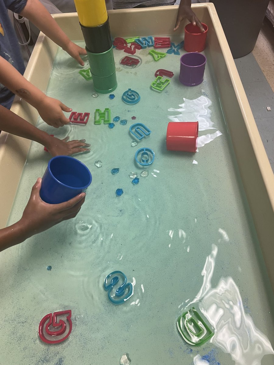 SetonWildcats's tweet photo. FDK centres - very successful. Ss engaged in activities! #FDKlearning #BacktoSchool2021 @DPCDSBSchools @StElizabethSet1 @BCorbetDPCDSB https://t.co/v31fVDBxCn
