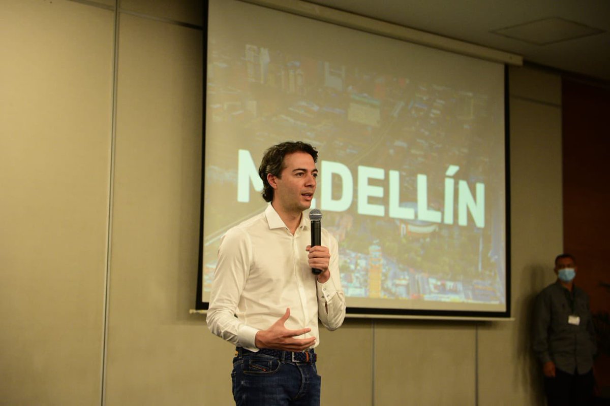 plazamayormed's tweet photo. Hoy durante el encuentro “Medellín, el mejor ecosistema de eventos de Colombia”, nuestro alcalde @QuinteroCalle, reiteró el compromiso de la @AlcaldiadeMed para ser el mejor aliado de los empresarios del sector eventos en la ciudad. https://t.co/FAR7N8rUta