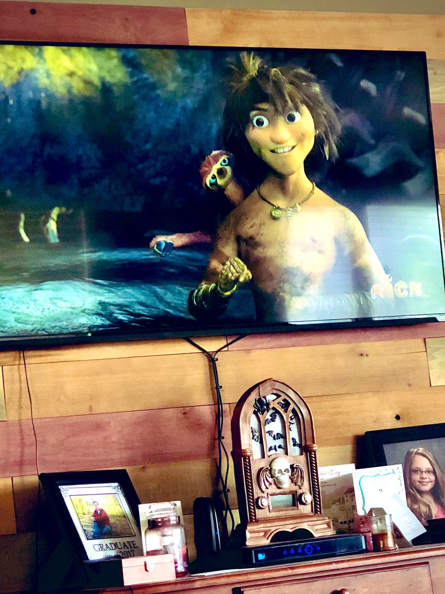 911dispatchgirl's tweet photo. When your casually watching The Croods and suddenly realize that @VancityReynolds has already played a character named Guy that was chased by a large angry behemoth of a caveman! Lol! https://t.co/64axYQYFXu