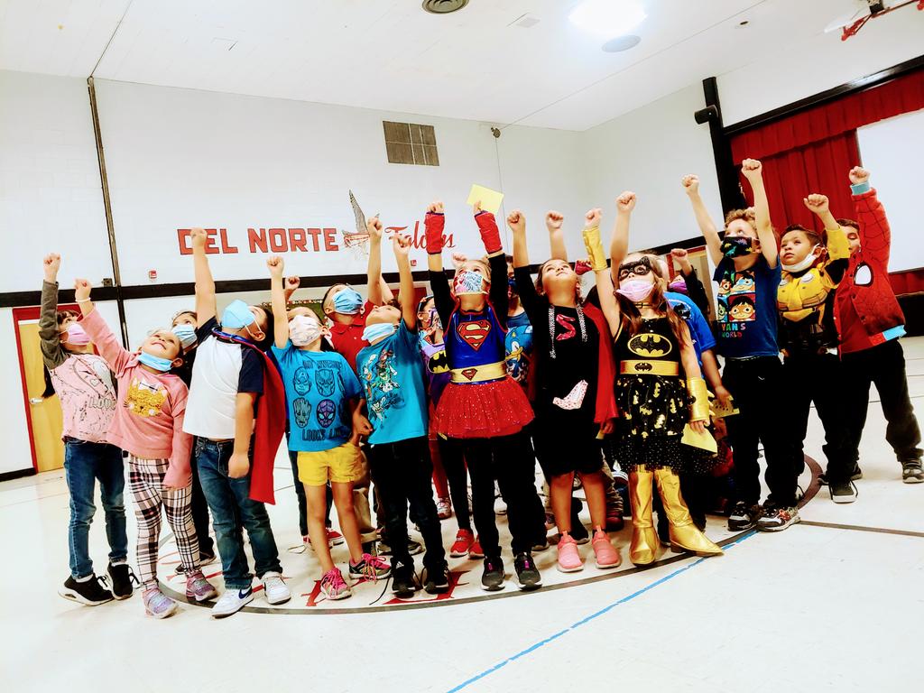 EnduranceXC's tweet photo. That kinder pic tho...@DelNorteFalcons #takingoff https://t.co/qcDeaRTWDB