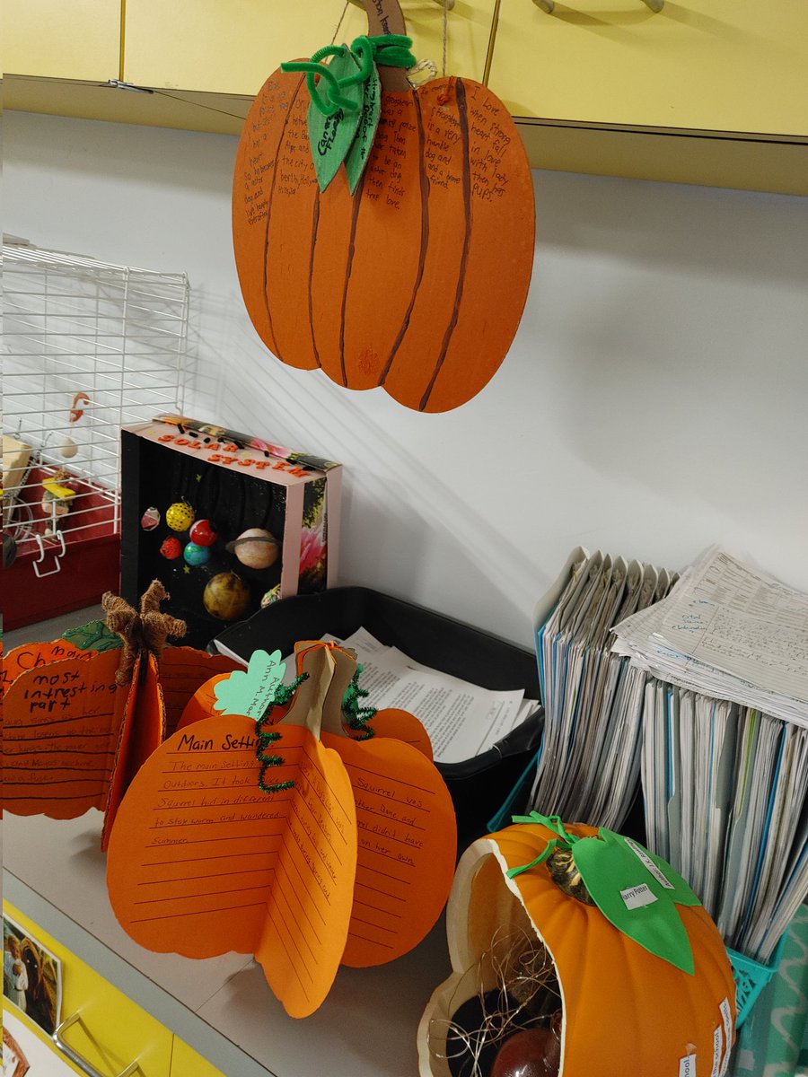 MsKinghasClass's tweet image. Creative #pumpkins to add to our patch and #tyedye day for #ditchtheduds