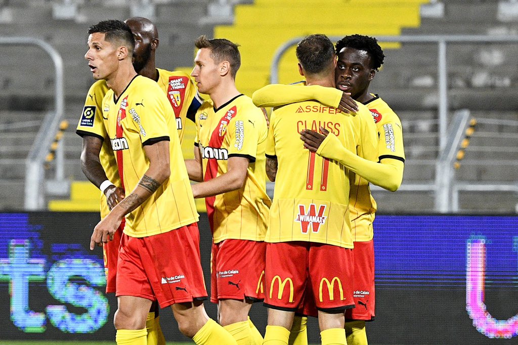 ActuFoot_'s tweet image. LENS  2-0  REIMS

⚽️ Kalimuendo (sp)
⚽️ Kalimuendo

Le RC Lens conforte sa deuxième place !