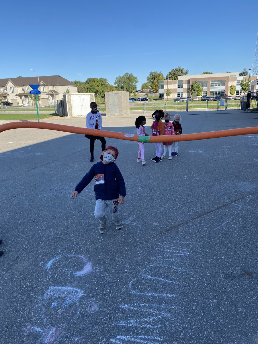 MissRibeiro5's tweet photo. Today we enjoyed a circuit led by @MlleBrennan class who organized the Terry Fox Run for our school. Wonderful job and an even more wonderful cause! #TerryFoxRun #Kindergarten @shcsparis https://t.co/dm1YuZ12Ov