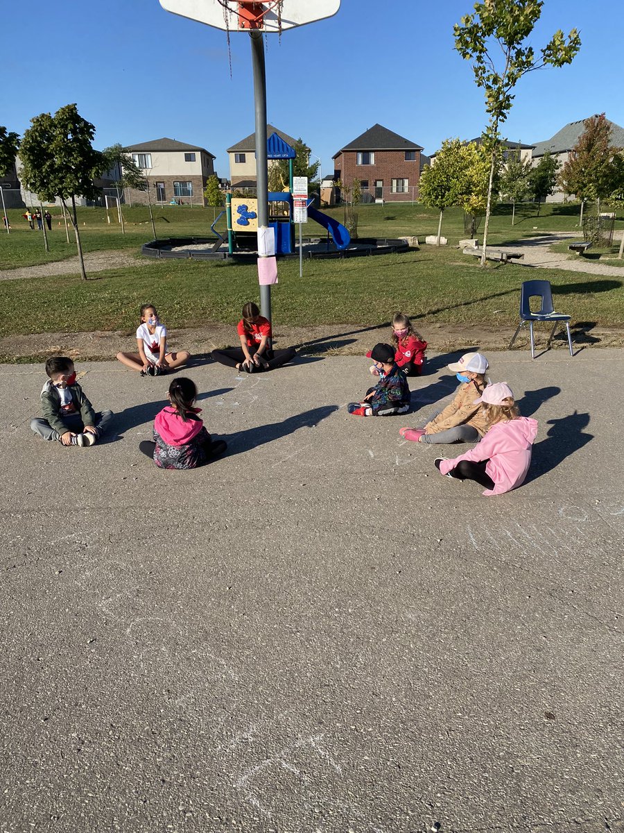MissRibeiro5's tweet photo. Today we enjoyed a circuit led by @MlleBrennan class who organized the Terry Fox Run for our school. Wonderful job and an even more wonderful cause! #TerryFoxRun #Kindergarten @shcsparis https://t.co/dm1YuZ12Ov