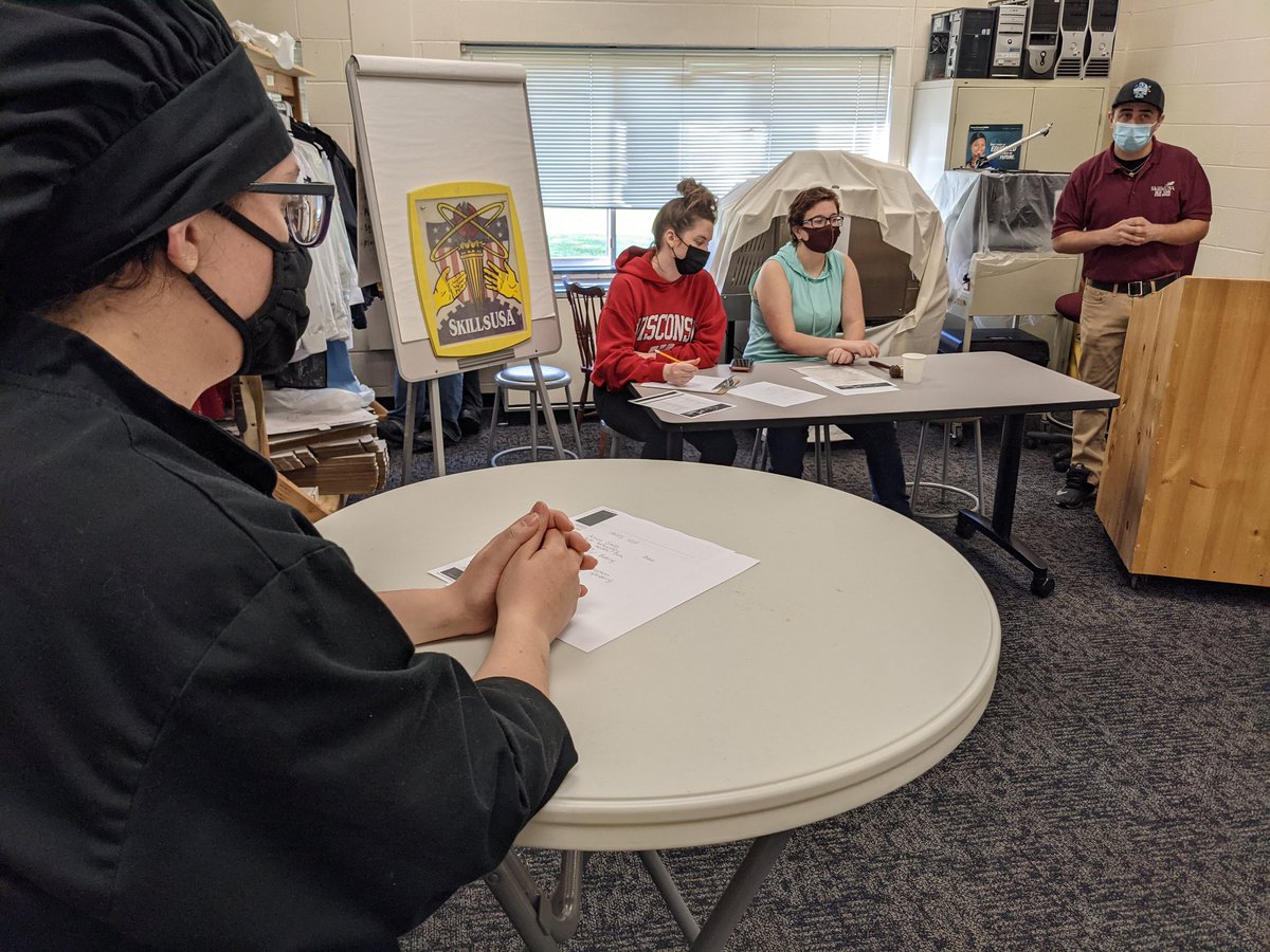 NYNJ57's tweet photo. Past NYS SkillsUSA President Mr  Enders joins in the recruiting of new SkillsUSA leaders at the BOCES Schoharie campus this week.  Thank you! @CapRegionBOCES @SkillsUSA @CareerTecTweets https://t.co/8gSoBe91wz
