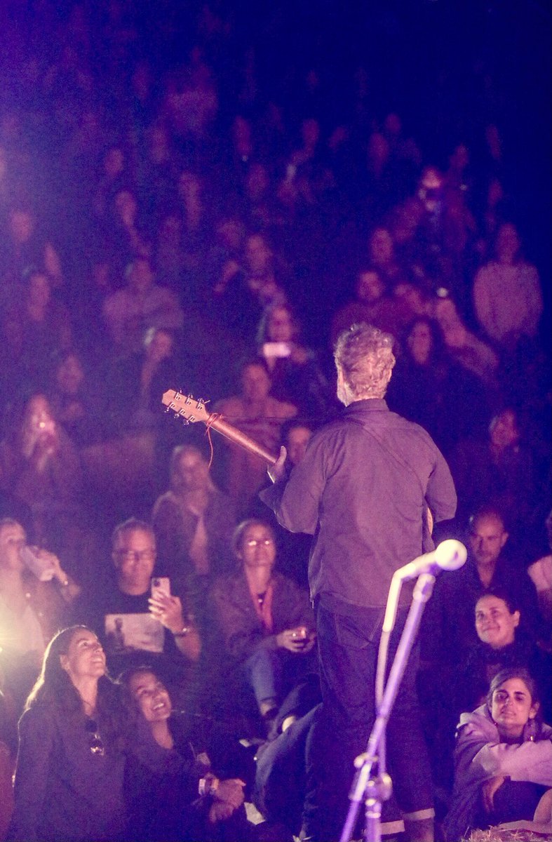 Glen_Hansard's tweet photo. Incredible evening in Sonoma Valley! Thank you everyone who joined us at @gunbunwine &amp; again to everyone who came out to all the gigs this last week! 📸 @PTGphotos (thank you Patrick!) https://t.co/ypnXh9TtU5