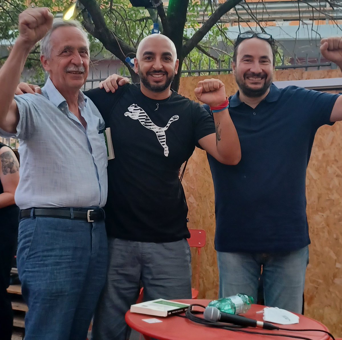 MarGauFil's tweet photo. Tre pugni sopra il cielo.
Abbracciato a @Berdini_Sindaco e a @maurizioacerbo, segretario di @direzioneprc.
Per una Roma pubblica, ecologica e solidale. ✊🏽
#roma #berdini #romatiriguarda #berdinisindaco #votacomunista #calenda #raggi #gualtieri #michetti
https://t.co/NWKa0X2CUy https://t.co/jN1e7jYiSa