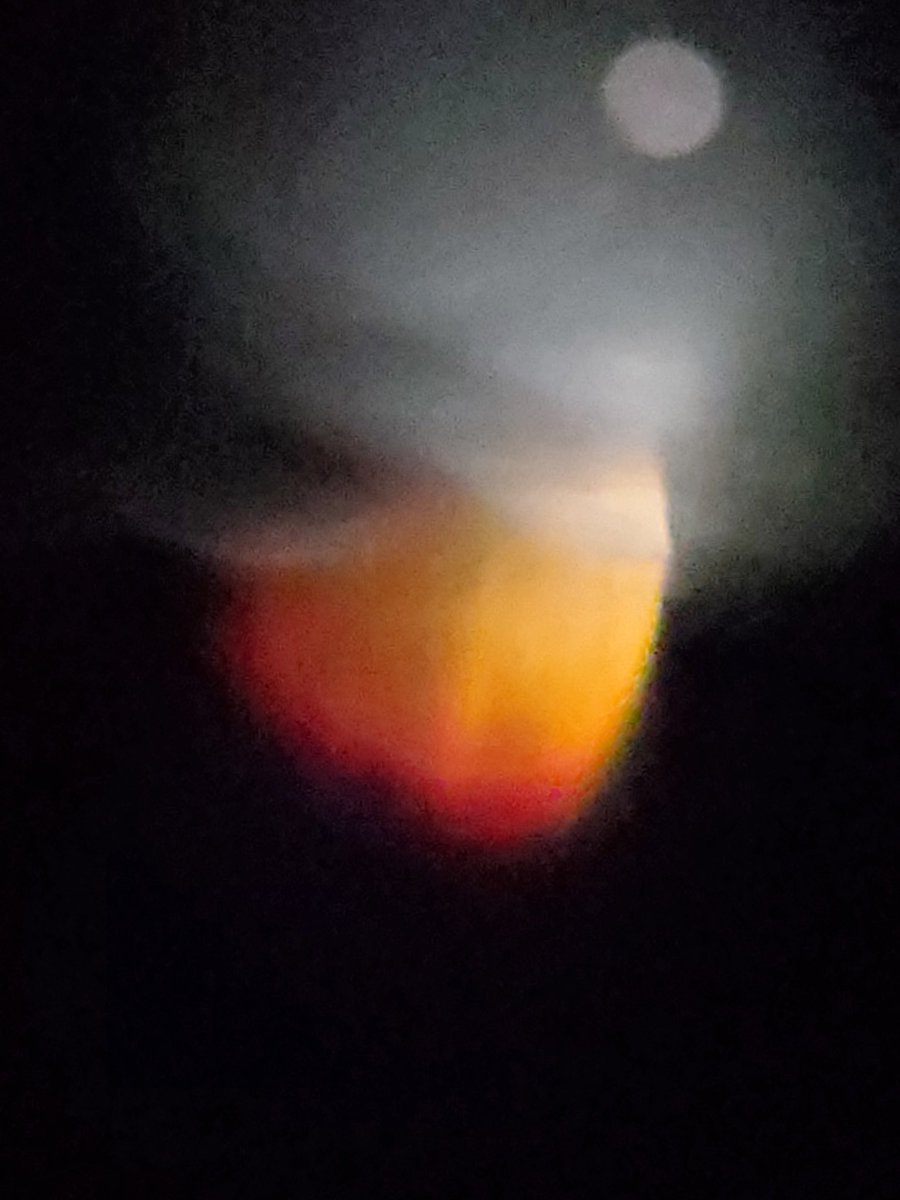 TiMawon's tweet photo. Random pictures I took of the moon.. that is all https://t.co/Ht9plHLqSU
