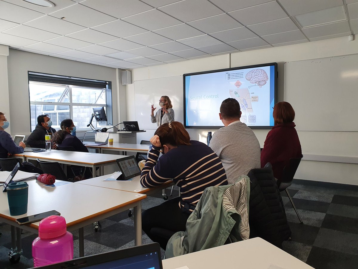 Expert speakers on our respiratory study day, an ANP, an ACCP, and a Lead Educator, excellent multiprofessional teaching. Well done to the entire TV cohort for making it today #collaboration #icu #nurse #educationmatters <a href="/marymeeks46/">Mary Meeks 💙💛</a> <a href="/JaneAdderley2/">Jane Adderley</a> <a href="/ClareButler10/">Clare Butler 💙</a> <a href="/osnm_obu/">Oxford School of Nursing & Midwifery</a>