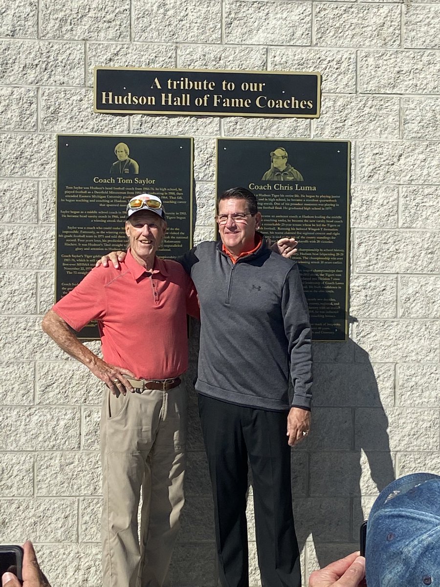 Honoring two of our legendary coaches! Congratulations, Coach Saylor and Coach Luma 🐾
#lcaanews