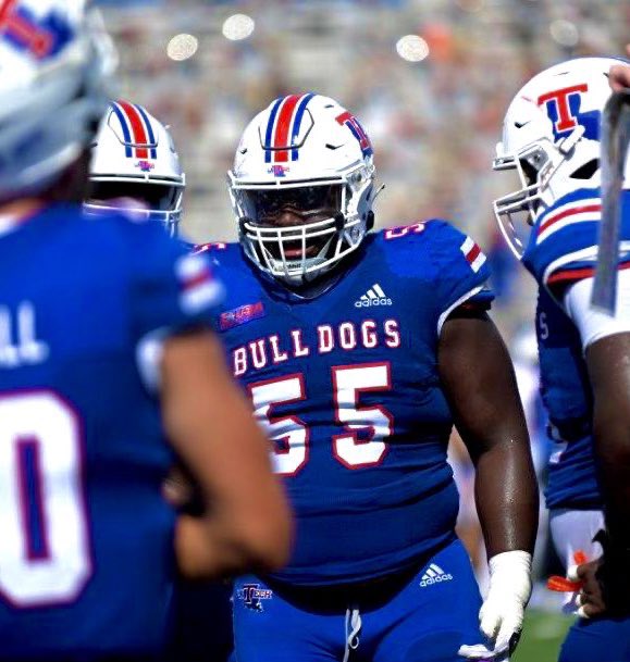 KelltonHollins's tweet photo. i represent the intelligent youngins that grew up harshly, so i said to myself, “whatever you do, you won’t do it partially” …knowing they watching me, i just move with a different ferocity #Ble55ed https://t.co/HNjq0GjDzl