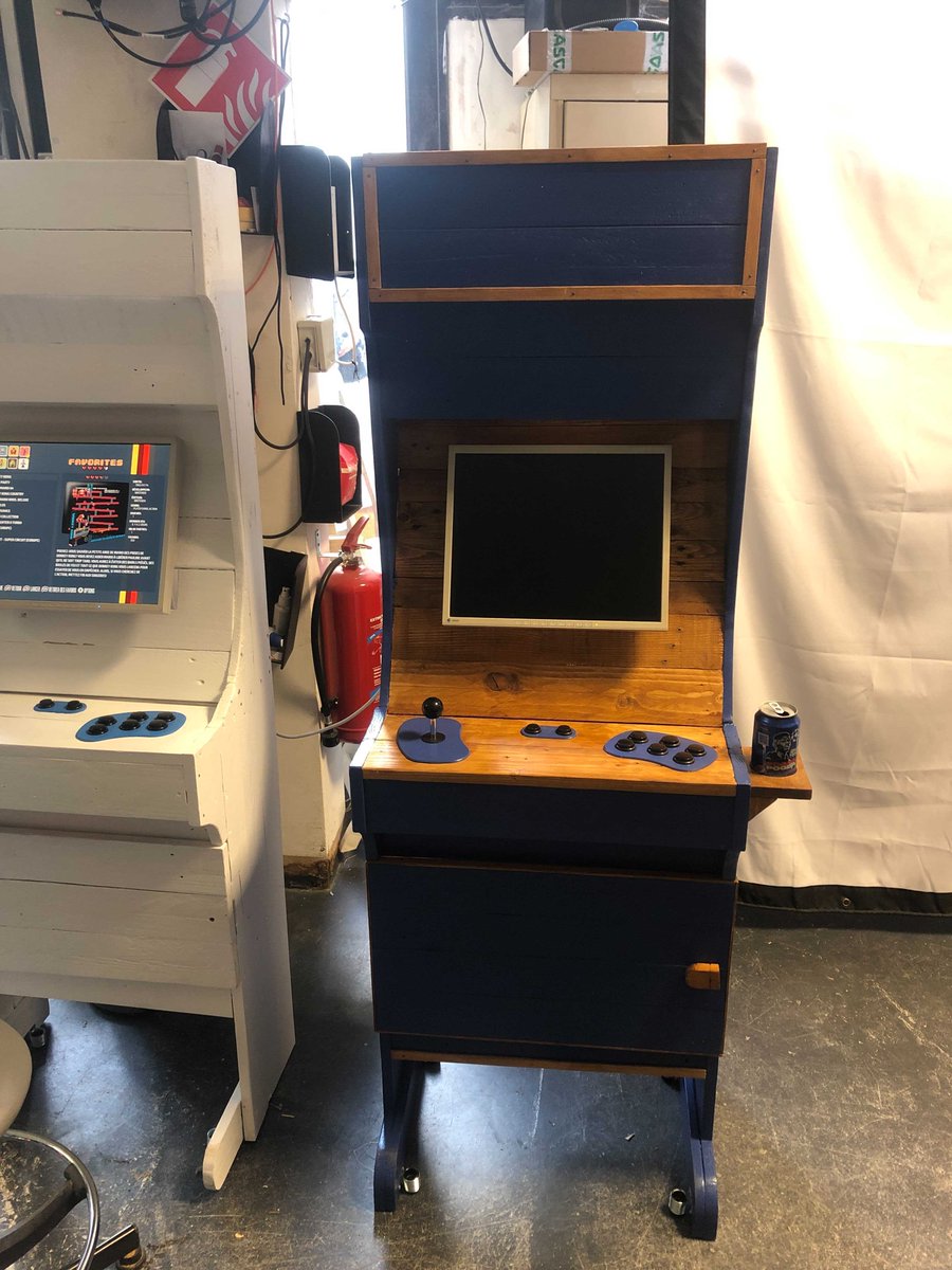 Ce vendredi, c'était l'#Apérolab à <a href="/betamachinelab/">BetaMachine</a> :

L'occasion pour nos 8 stagiaires en formation de nous présenter les 4 bornes d'arcade du  programme <a href="/Reborne28/">Projet ReBorne</a>.

Une belle évolution du prototype #Canoborne conçu et promu par @ProfLeluherne et <a href="/DelabyOlivier/">Olivier Delaby</a>.