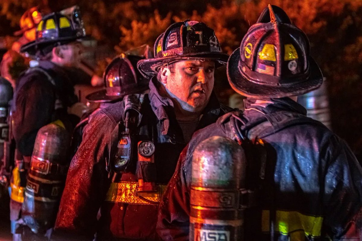 MGH teamed up w/ @BostonFire to launch an important study to understand the risks of lung cancer among firefighters. Volunteers are still needed. I spoke with @ewarner_12, one of the study’s principle investigators. https://t.co/bDXpXcZYQF https://t.co/SZorTLf90M