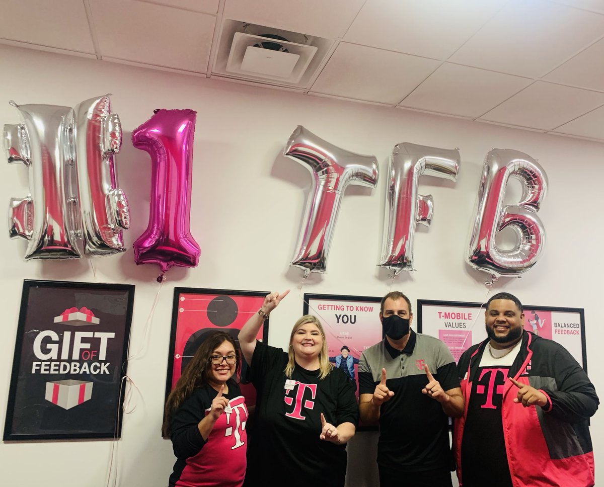 BettySainzperez's tweet photo. Celebrating @ Clearwater w/⁦ ⁦@AthenaKort⁩ ⁦@DaveMayeux⁩ &amp; team!Proud of this team who broke records in Sept! Continued success in TFB! Great partnership w/ SMB team &amp; AE Justin Marshlack &amp; ShawnFitzpatrick!⁦@jholt_fl⁩ ⁦@jboy1724⁩ ⁦@EddiePryor7⁩ https://t.co/DzvlyQoobM
